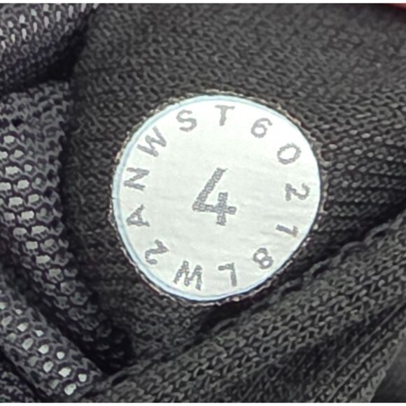 Women's - Lululemon Inversion Multi Energy Bra, Size 4 - Picture 7 of 7